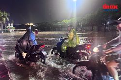 Hà Nội ghi nhận 8 điểm úng ngập sau trận mưa lớn tối 27/8