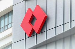 Chủ tịch Hồ H&ugrave;ng Anh v&agrave; người th&acirc;n nắm giữ hơn 19% vốn Techcombank