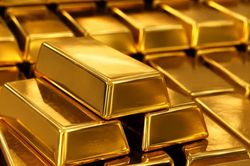 Vàng thế giới giảm xuống dưới ngưỡng 4.620 USD