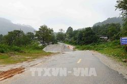 Quốc lộ 40B sạt lở, sụt l&uacute;n, nguy cơ chia cắt giao th&ocirc;ng