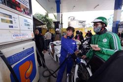 Giá xăng và dầu điêzen giảm từ 15 giờ hôm nay 27/8