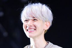 Baekhyun (EXO) đăng dòng trạng thái đầy ẩn ý giữa ồn ào