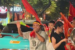 Sắc đỏ ngập tràn trung tâm Đà Nẵng sau khi tuyển Việt Nam vô địch ASEAN Cup 2026