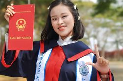 B&aacute;c sĩ Qu&acirc;n y tương lai được kết nạp Đảng ngay khi c&ograve;n học phổ th&ocirc;ng