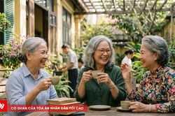 T&oacute;c bạc, nếp nhăn v&agrave; vẻ đẹp trưởng th&agrave;nh: Khi dấu hiệu tuổi t&aacute;c kh&ocirc;ng c&ograve;n l&agrave; điều phải che giấu