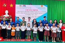 TAND TP Cần Thơ trao 50 suất qu&agrave; cho học sinh ngh&egrave;o vượt kh&oacute;