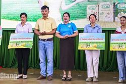 300 phụ nữ khó khăn ở An Giang được tặng sữa