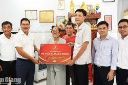 2 B&agrave; Mẹ Việt Nam Anh h&ugrave;ng ở Ch&acirc;u Th&agrave;nh được tặng sổ tiết kiệm 1,4 tỉ đồng