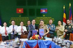 Tỉnh Koh Kong tiếp tục hỗ trợ An Giang t&igrave;m kiếm, quy tập h&agrave;i cốt liệt sĩ