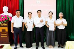 Đảng viên nữ trưởng thành từ phong trào cơ sở
