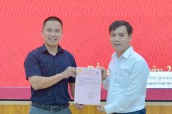 Phường Bồng Lai trao Giấy chứng nhận dự án Khu công nghiệp Quế Võ mở rộng 2
