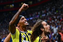 VAR hai lần từ chối bàn thắng, Lyon ôm hận thua Fenerbahce 1-2 ở vòng loại Champions League