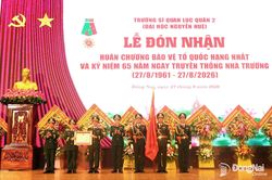 Trường Sĩ quan Lục quân 2 đón nhận Huân chương Bảo vệ Tổ quốc hạng Nhất