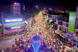 Đồng Th&aacute;p: Người d&acirc;n đổ ra đường mừng Đội tuyển Việt Nam v&ocirc; địch ASEAN Cup