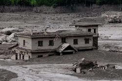 Thảm họa sạt lở, lũ quét ở Nepal: Số nạn nhân tăng lên 157 người, hơn 400 du khách mất tích