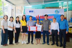 Bàn giao 2 nhà “Mái ấm tình thương” cho hội viên phụ nữ nghèo ở xã Nam Khánh Vĩnh