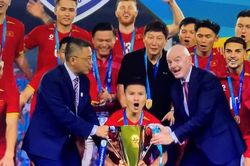 Việt Nam và kịch bản điên rồ của bóng đá