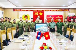 C&ocirc;ng an tỉnh Kh&aacute;nh H&ograve;a trao đổi th&ocirc;ng tin, chia sẻ kinh nghiệm với C&ocirc;ng an tỉnh Champasak (L&agrave;o)