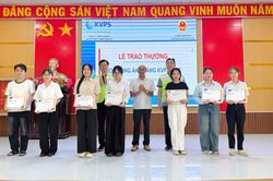 Phường Đông Ninh Hòa phối hợp trao 47 suất học bổng cho học sinh, sinh viên