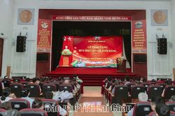 B&igrave;nh Lư trao tặng Huy hiệu 35 tuổi Đảng cho 18 đảng vi&ecirc;n dịp Quốc kh&aacute;nh 2/9