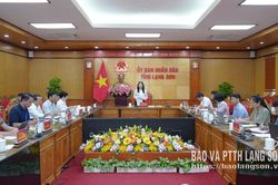 Họp chuẩn bị cho tổ chức khai giảng và khánh thành các trường nội trú liên cấp biên giới