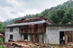 Lào Cai: Dông lốc, mưa lũ làm 147 nhà dân bị ảnh hưởng