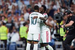 Real Madrid vùi dập Sociedad 4-1: Mbappe tỏa sáng rực rỡ và dấu ấn chiến thuật Jose Mourinho