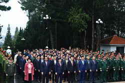 Thường trực Tỉnh ủy Lâm Đồng dâng hoa, dâng hương tưởng niệm các Anh hùng liệt sĩ nhân Quốc khánh 2/9