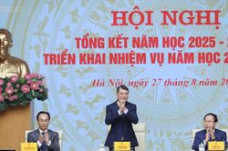 Kh&ocirc;ng để học sinh v&igrave; ho&agrave;n cảnh kh&oacute; khăn m&agrave; kh&ocirc;ng được đến trường