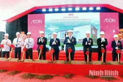 Đẩy mạnh phát triển thương mại-dịch vụ, tạo động lực tăng trưởng kinh tế