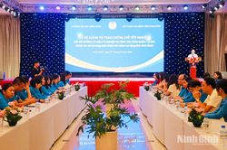 Bế giảng Lớp bồi dưỡng lý luận và nghiệp vụ công tác công đoàn