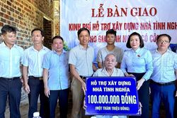 Hỗ trợ xây dựng nhà ở cho 2 gia đình chính sách có hoàn cảnh khó khăn