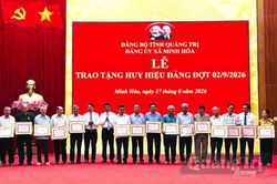 Xã Minh Hóa: Trao tặng Huy hiệu Đảng cho 56 đảng viên