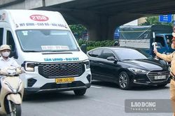 Tổng kiểm so&aacute;t xe vận tải: 267 trường hợp bị phạt ở H&agrave; Nội trong ng&agrave;y đầu ra qu&acirc;n