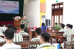 'Thắp s&aacute;ng ước mơ thanh ni&ecirc;n ho&agrave;n lương'