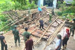 Lào Cai: Dông lốc, mưa lũ làm 147 nhà dân hư hỏng, hai người bị thương