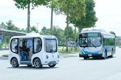 Hà Nội cho phép thử nghiệm xe buýt tự hành, robotaxi, robot giao hàng