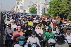 TP.HCM chính thức bãi bỏ quy định tạm dừng thu phí đường bộ xe máy