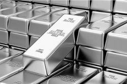 Ng&agrave;y 27/8: Gi&aacute; bạc trong nước giảm nhẹ, gi&aacute; bạc thế giới quanh 69 USD/ounce