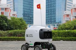 Hà Nội: Cho phép thử nghiệm xe buýt tự hành, robotaxi, robot giao hàng tại Khu Công nghệ cao Hòa Lạc