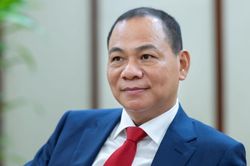 Cổ phiếu VIC lập đỉnh, tỷ ph&uacute; Phạm Nhật Vượng &aacute;p s&aacute;t Top 60 thế giới