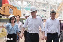 Chủ tịch FIFA đánh giá cao sân vận động 60.000 chỗ đang xây tại Hưng Yên