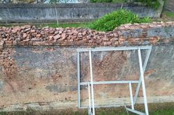 Bờ tường Hoàng thành Huế hơn 220 năm tuổi 'kêu cứu' trước mùa mưa bão