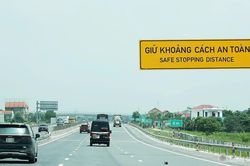 Ngày đầu xử phạt tài xế không giữ khoảng cách an toàn trên cao tốc
