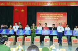 Người dân phấn khởi đón nguồn điện thiết yếu từ sự giúp đỡ của Bộ Công an