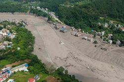 Cộng đồng quốc tế chia buồn sau lũ qu&eacute;t tại Nepal, Trung Quốc