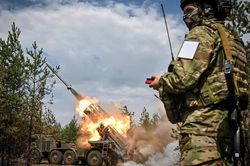 Ukraine tăng cường phòng thủ Donetsk