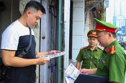 Ra qu&acirc;n đảm bảo trật tự giao th&ocirc;ng v&agrave; vệ sinh m&ocirc;i trường