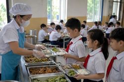 Hà Nội tổ chức bữa ăn bán trú thế nào tại các trường học sau sáp nhập?