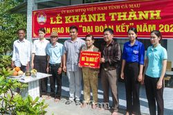 Láng Tròn hoàn thành 25 căn nhà Đại đoàn kết